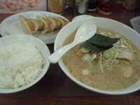 「ギョウザライスセット（麺硬め）」@ハッスルラーメンホンマ 錦糸町店の写真
