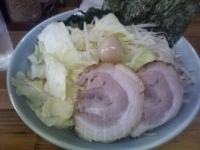 「ラーメン豚骨塩中（味薄め、麺硬め）+キャベツ+もやし」@横浜ラーメン 湘家 前橋店の写真