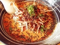 「坦々麺（中辛）+サービスライス 【650円】」@担々麺の写真