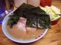 「チャーシューメン（固め）+生キャベツ」@六角家 六角橋本店の写真