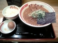 「徳島ラーメン+味玉+サービス小ライス」@徳島ラーメン ほんまやの写真