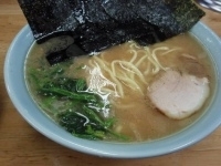 「中ラーメン（硬め）+ライス」@近藤家 川崎店の写真