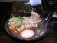 「醤油らぁめん+とろとろ半熟煮玉子+チャーシュー3枚」@らいらい陣 前橋店の写真