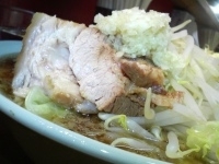 「ラーメン にんにくマシマシ」@ラーメン髭の写真