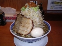 「裏ふじ麺（中盛300g）+野菜タワー+味玉」@常勝軒 伊勢崎総本店の写真