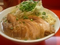 「ラーメン（ヤサイニンニクネギ）+豚券（豚3枚）+生玉子（無料）」@ちばからの写真