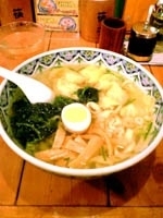 「エビワンタン麺」@中国ラーメン 揚州商人 池袋西口店の写真