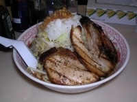 「榛名麺（中盛）+炙りちゃあしゅう小豚」@大黒屋本舗 高崎沖町店の写真