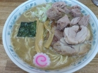 「中華そば（大盛り）+半肉 900円」@次念序の写真