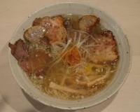 「炙りチャーシュー塩らーめん」@ひるがお 新宿御苑店の写真