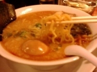 「こく塩バター700円+煮玉子100円+ライス（無料）」@旭川味噌ラーメン せいべえ 上野本店の写真