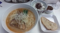 「海老塩麺 + ゆかりごはん（ランチサービス） / 800円」@塩ラーメン・つけめんのお店 はないちの写真