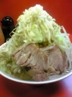 「豚入りラーメン  太麺 ニンニク野菜マシアブラ」@ラーメン 麺徳 東陽町店の写真