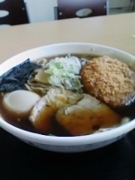 「醤油ラーメン450円+メンチカツ200円」@青海食堂の写真