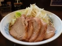 「豚入りラーメン（ヤサイ増し）」@らーめん陸の写真