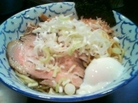 「油そば（￥700）+温玉（￥100）」@兎に角 松戸店の写真