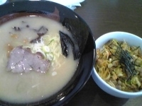 「ランチメニュー 醤油ラーメン（黒）+ミニ葱チャーシュー丼」@ラーメン&らーめん 一代元 国分寺店の写真