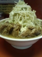 「大豚カタメ（ヤサイマシマシ・ニンニク少し）」@ラーメン二郎 神田神保町店の写真