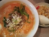 「坦々めん¥850(正油のゴマ味、半チャーハン付き)」@千力の写真