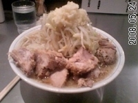 「らーめん（600円）+ブタ（120円） ヤサイ増し・ニンニク増し」@らーめん大 蕨店の写真