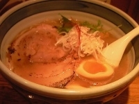 「特製ラーメンこってり 水餃子」@麺や 庄のの写真