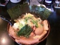 「メガラーメン 1100円 + 餃子 300円」@麺や 武吉兆。の写真