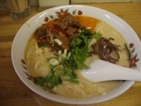 「牛肉刀削麺（3辛）」@華隆餐館の写真