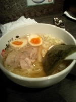 「醤油らーめん味玉のせ」@麺創房さくらの写真