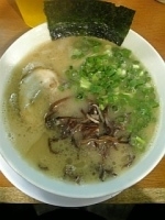 「らーめん+替玉（硬め）」@博多長浜らーめん ぼたんの写真