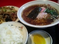 「ラーメンセット（ラーメン・野菜炒め・ライス・つけもの） ￥100」@中華料理 大源の写真