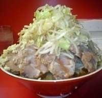 「豚入りラーメン 800円（太麺、野菜マシ、ニンニク）」@ラーメン 麺徳 東陽町店の写真