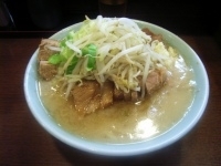 「小豚ダブル にんにく カラメ」@ラーメン二郎 池袋東口店の写真