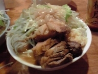 「小ブタ（ヤサイニンニクアブラ）+BBたまご」@ラーメン二郎 八王子野猿街道店2の写真