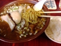 「カレー麺（麺多め+チャーシュー1枚+サービス半ライス）750円+」@二代目めん家 味味の写真