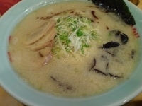 「長浜ラーメン（塩、コッテリ）+チャーシュー3枚&替え玉（バリカタ」@豚骨ラーメン とんぷうの写真