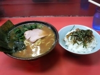 「ラーメン並590円+ごはん（まぶし）150円」@ラーメン杉田家の写真