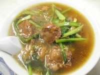 「牛バラそば850円」@海員閣の写真