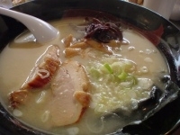 「三段バラ叉焼麺 とんこつ」@ラーメン&らーめん 一代元 国分寺店の写真