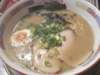 「屋台豚骨らぁ麺(粉落とし)¥700 替玉¥130×2」@麺処 マトヤの写真