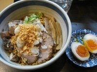 「特製 チーズ・ガーリック油そば」@九段 斑鳩の写真