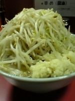 「普通盛（￥700）、ヤサイマシマシニンニクマシマシ」@ラーメン二郎 歌舞伎町店の写真
