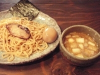 「味玉子入りつけ麺（中盛り） 【850円】」@つけ麺 紫匠乃の写真