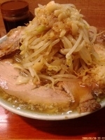 「豚入り野菜ニンニクアブラ 950円」@ラーメン富士丸 西新井大師店の写真