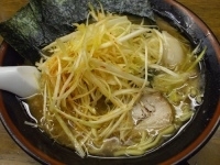 「ネギらーめん+味付玉子（700円）」@せい家 千歳烏山店の写真