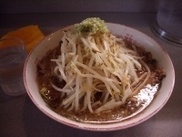 「豚入りラーメン（野菜、にんにく）」@ラーメン 虎ノ門店の写真