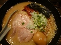 「ヨシベーラーメン醤油（+半熟味付卵）」@ラーメン ヨシベー 錦糸町店の写真