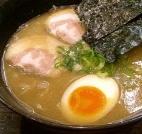 「らーめん」@九州豚骨 どうたぬきの写真