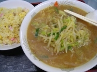 「味噌ラーメン+半チャーハン」@中華料理 たつみ 田柄店の写真