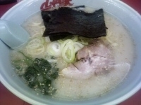 「塩ラーメン（薄めの薄め、硬め）中盛り」@ラーメン山岡家 伊勢崎宮子店の写真