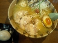 「6月限定 青山流鶏白湯+大盛+生クリーム味玉（680円+50円+」@麺屋 青山 本店の写真